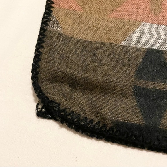 LA Express Shawl Poncho Wrap One Size - Picture 5 of 11